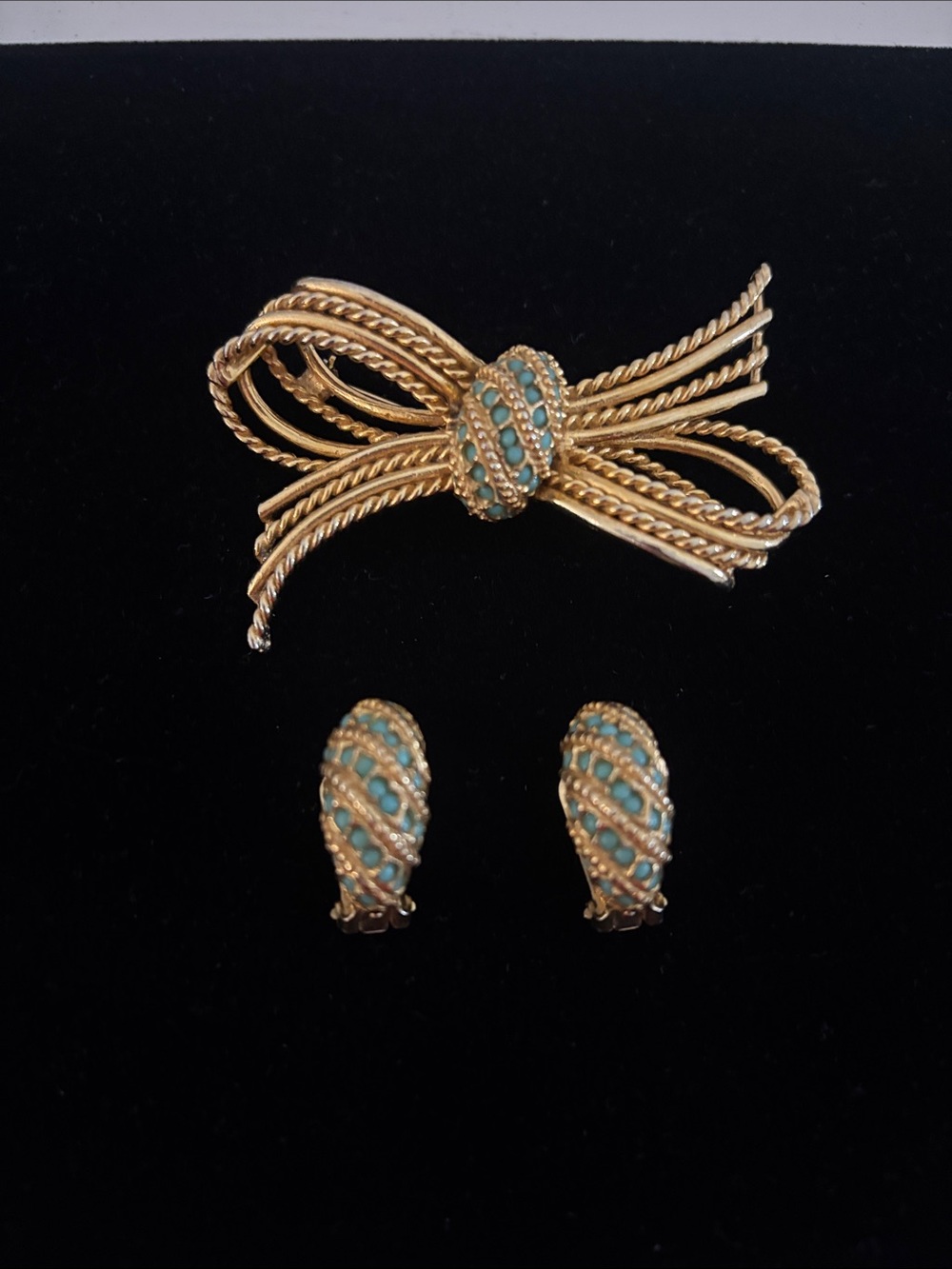 France’s Hirach vintage gold tone turquoise blue stones Bow brooch/clip earrings